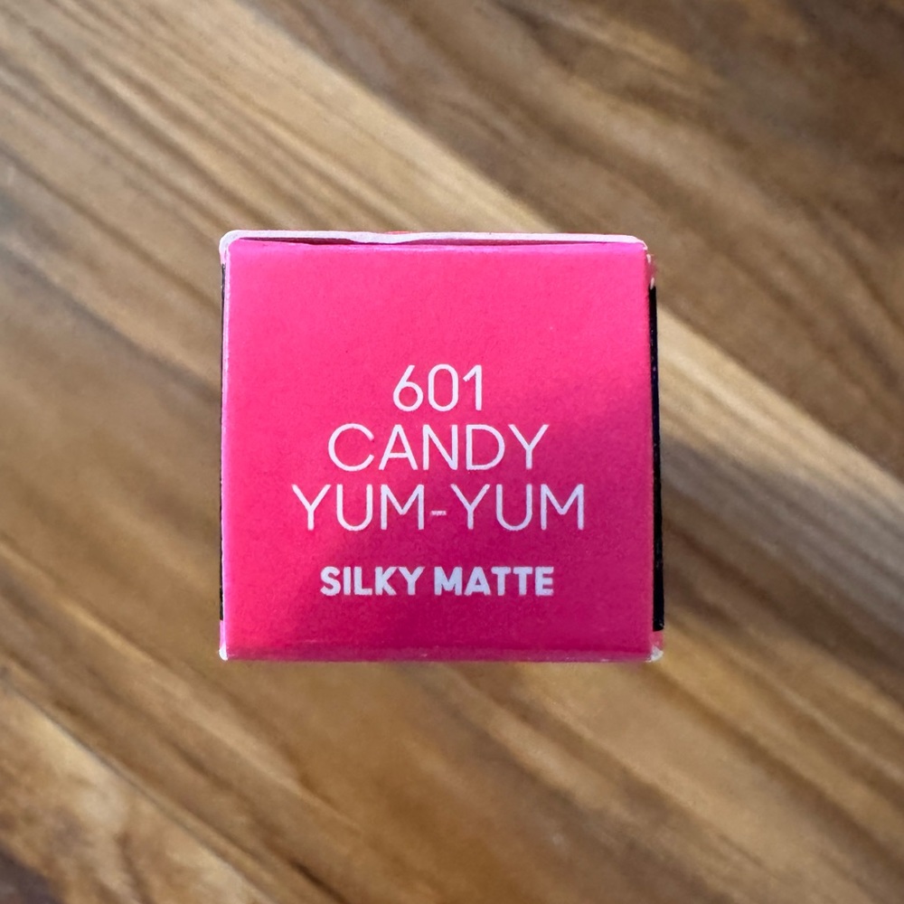 MAC Matte Lipstick in Candy Yum Yum Pink - Picture 2 of 3